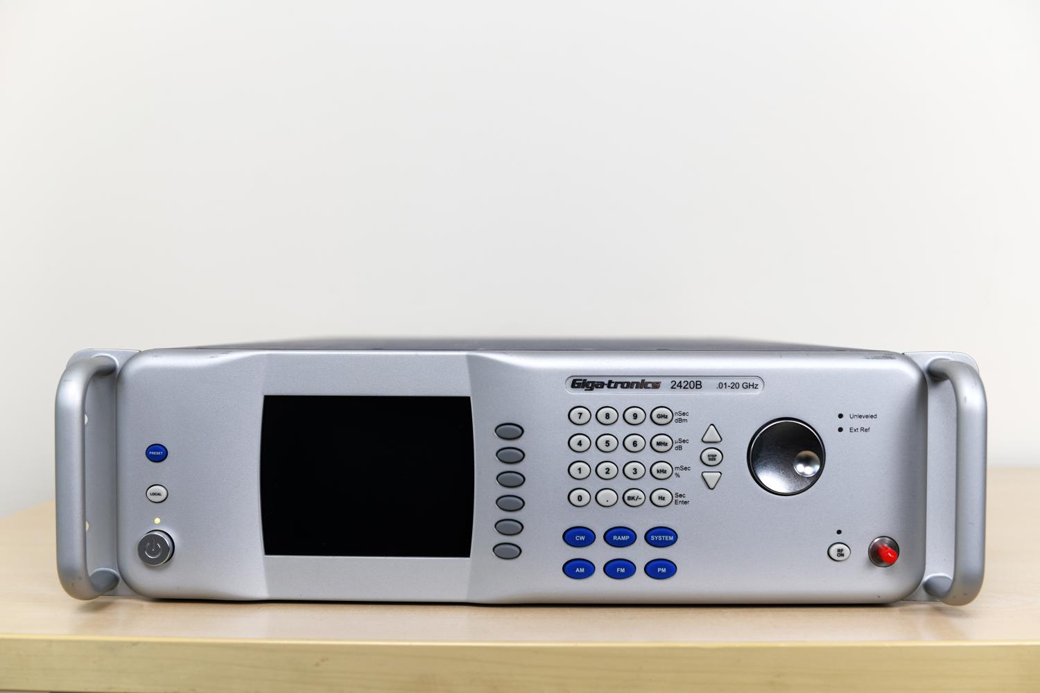 Генератор сигналов Gigatronics 2400C